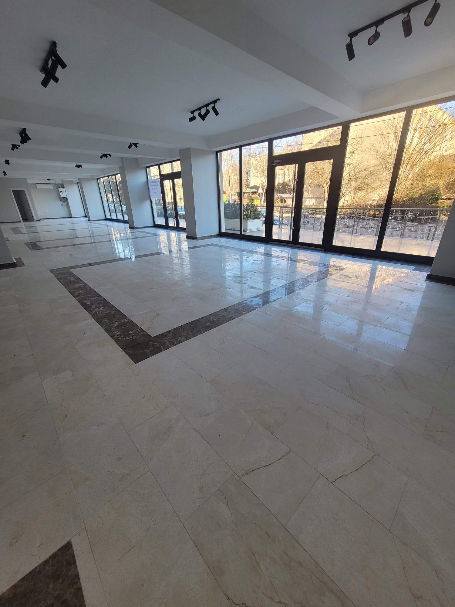 Spatiu comercial 1 Zona intim